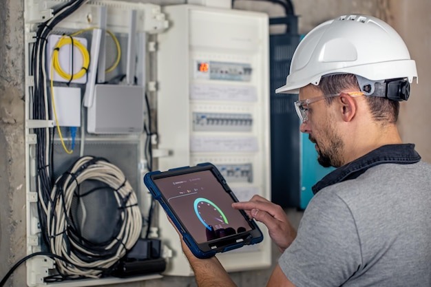 Manufacturing plant floor with automation